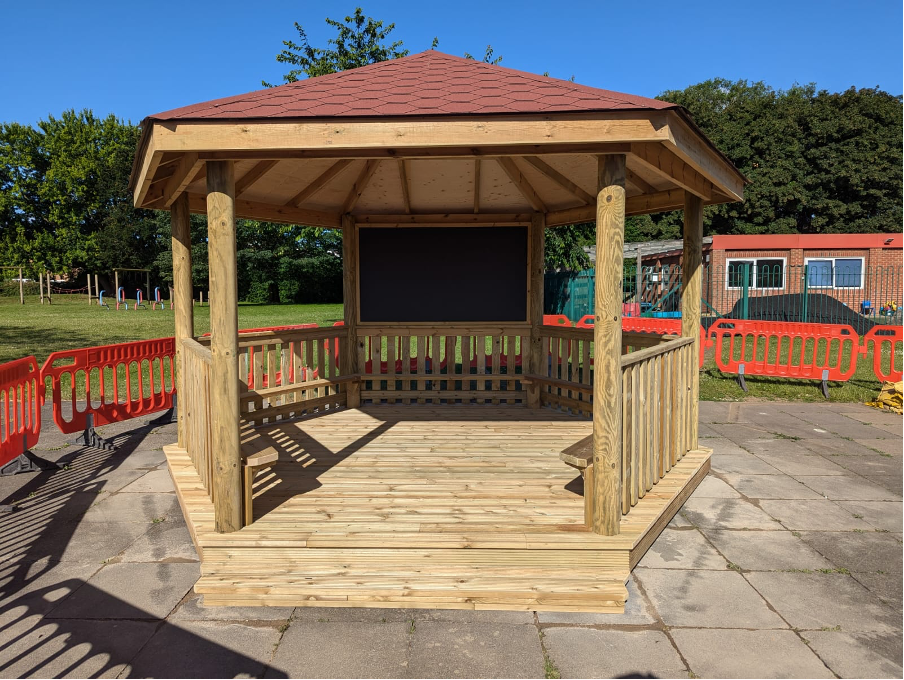 Deighton-Gates-outdoor-classroom-1